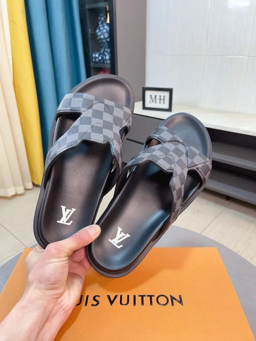 Men's shoes 💰360🌹🌹 (lv-Louis Vuitton) new men's sandals, high-end boutique, exquisite embossed logo decoration on the upper, fine workmanship, super soft soles, casual, loose and comfortable, a must-have in summer! \nsize：38-44
